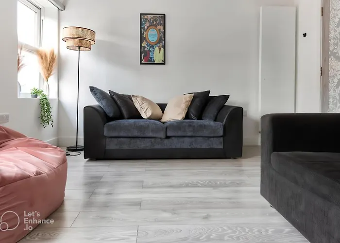 6 Sleeper Sanctuary In Bricklane