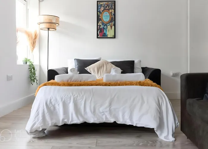 6 Sleeper Sanctuary In Bricklane